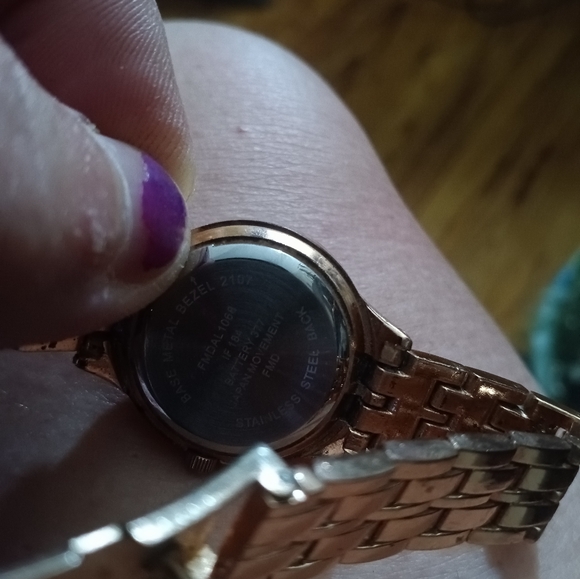 Copper colored watch - Picture 4 of 4
